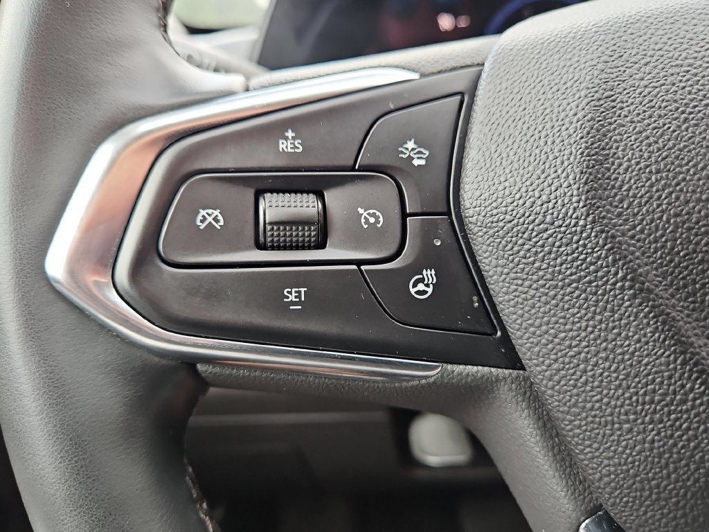 Used 2025 Chevrolet Trax LT w/ LT Convenience Package FWD image 21