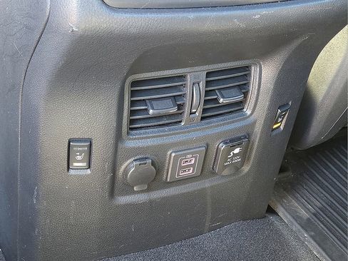 Used 2021 Nissan Titan PRO-4X w/ Pro-4x Convenience Package image 17