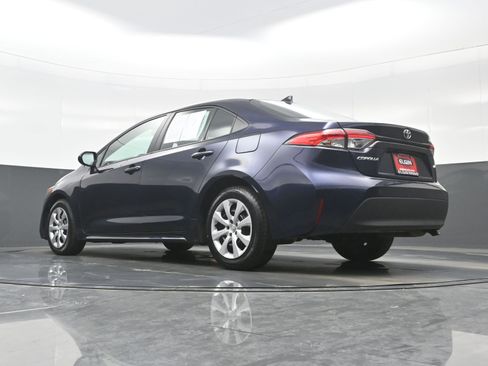 Used 2025 Toyota Corolla LE image 28