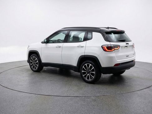 Used 2025 Jeep Compass Trailhawk image 6