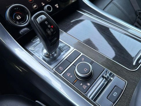 Used 2019 Land Rover Range Rover Sport SE AWD/4WD image 17