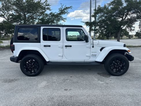 Certified 2022 Jeep Wrangler Unlimited Sahara AWD/4WD image 15