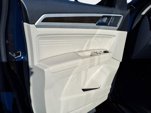 Used 2022 Volkswagen Atlas SE w/ Panoramic Sunroof Package image 7