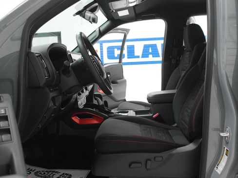 Used 2025 Nissan Frontier PRO-4X AWD/4WD image 13