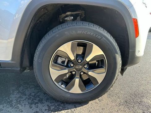 Used 2022 Jeep Grand Cherokee Limited 4xe w/ Luxury Tech Group II image 15