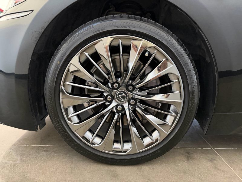 Used 2018 Lexus LS 500 w/ Luxury Package RWD image 11