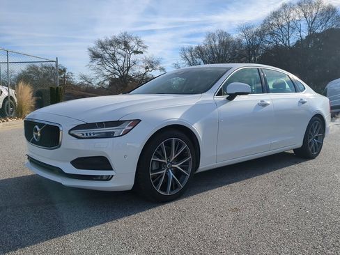 Used 2018 Volvo S90 T5 Momentum w/ Convenience Package image 6