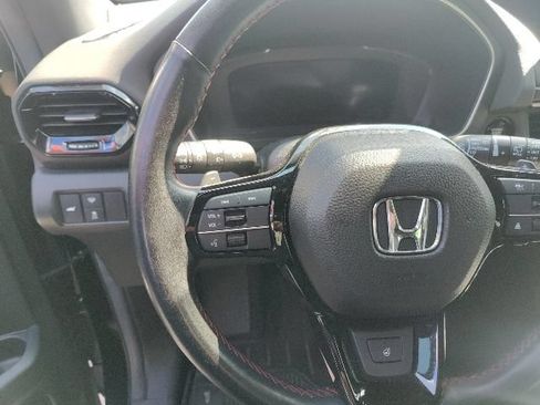 Used 2025 Honda Pilot Black Edition image 22