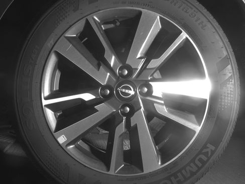 Used 2025 Nissan Versa SV FWD image 14