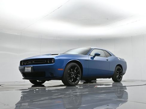 Used 2022 Dodge Challenger SXT w/ Plus Package image 45