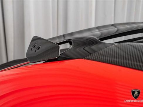 Used 2023 Lamborghini Urus Performante AWD/4WD image 5