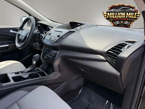 Used 2017 Ford Escape SE AWD/4WD image 19