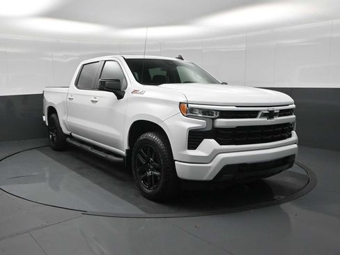 Used 2025 Chevrolet Silverado 1500 RST image 2