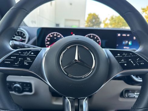 Certified 2025 Mercedes-Benz GLA 250 image 28