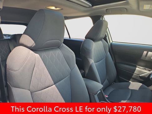 Used 2024 Toyota Corolla Cross LE w/ Moonroof Package AWD/4WD image 18