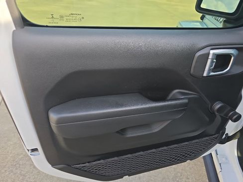 Used 2022 Jeep Gladiator Sport image 12