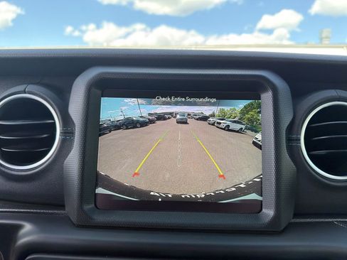 Used 2023 Jeep Wrangler Unlimited Rubicon 4xe w/ Cold Weather Group AWD/4WD image 26