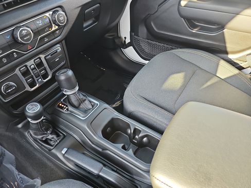 Used 2026 Jeep Gladiator Sport AWD/4WD image 24
