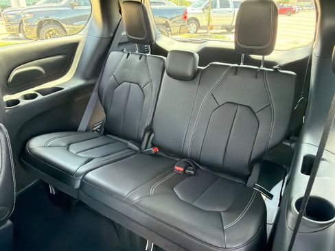 New 2026 Chrysler Pacifica Select FWD image 16