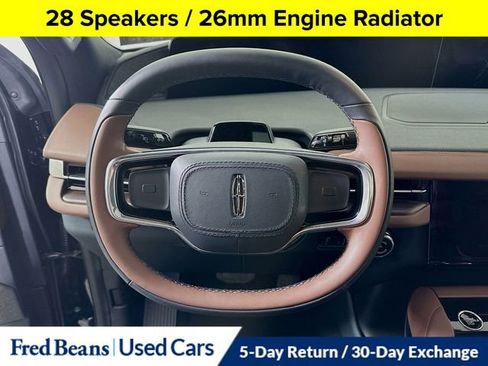 Used 2025 Lincoln Navigator Reserve AWD/4WD image 13