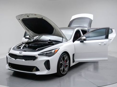 Used 2020 Kia Stinger GT1 RWD image 17