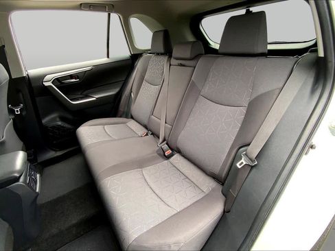 Used 2021 Toyota RAV4 XLE w/ Convenience Package FWD image 20