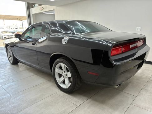 Used 2013 Dodge Challenger SXT RWD image 4