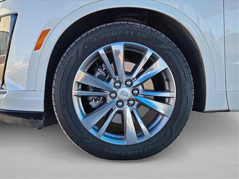 Used 2021 Cadillac XT6 Premium Luxury image 26