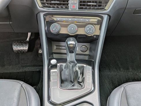 Used 2023 Volkswagen Taos SE w/ Panoramic Sunroof Package image 19