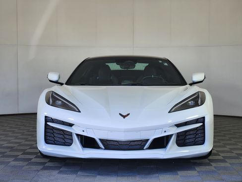 Used 2025 Chevrolet Corvette E-Ray w/ Stealth Interior Trim Package AWD/4WD image 2