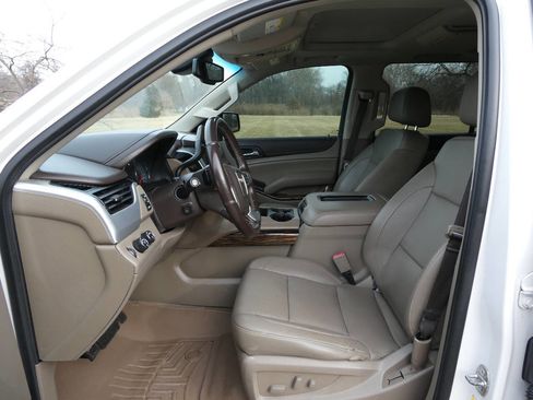 Used 2019 GMC Yukon XL SLT w/ Premium Edition AWD/4WD image 9