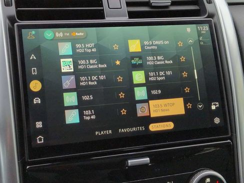 Used 2024 Land Rover Discovery S image 31