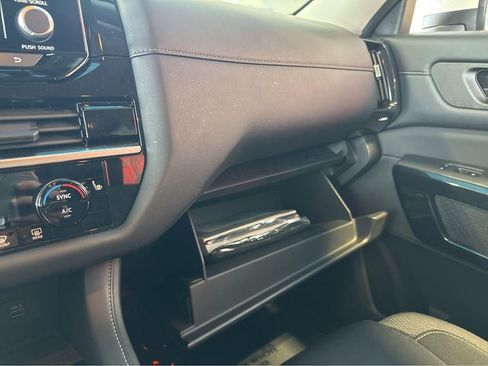 Used 2024 Nissan Pathfinder SV AWD/4WD image 34