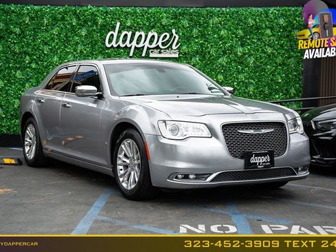 Used 2016 Chrysler 300 C RWD image 3