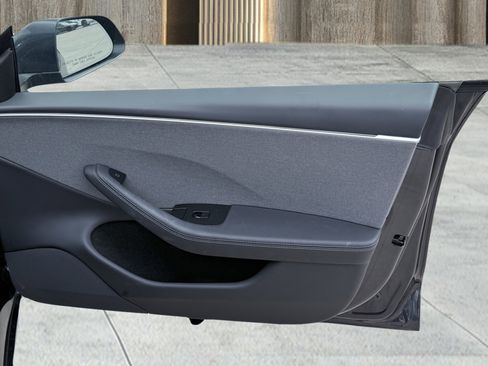 Used 2025 Tesla Model 3 Long Range RWD image 38