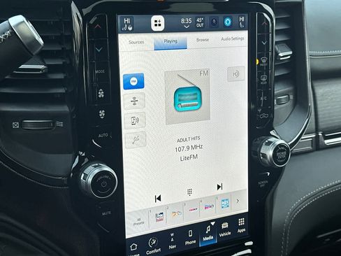 Used 2024 RAM 2500 Limited image 17