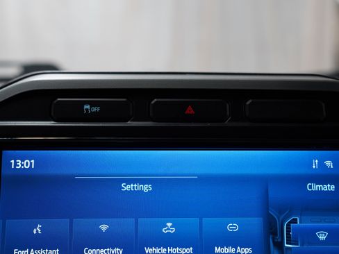 Used 2022 Ford F250 Lariat w/ Black Appearance Package image 26