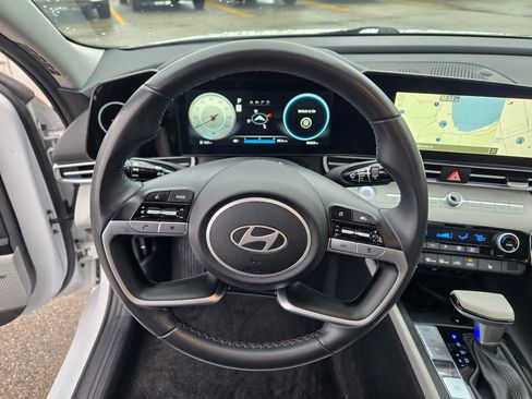 Certified 2024 Hyundai Elantra Limited image 37