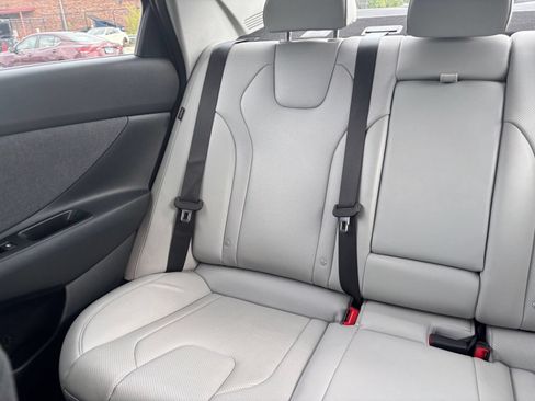 Used 2025 Hyundai Elantra Limited FWD image 39