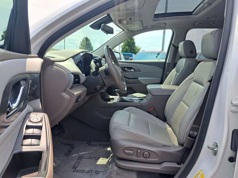 Used 2019 Chevrolet Traverse Premier w/ Driver Confidence II Package FWD image 12