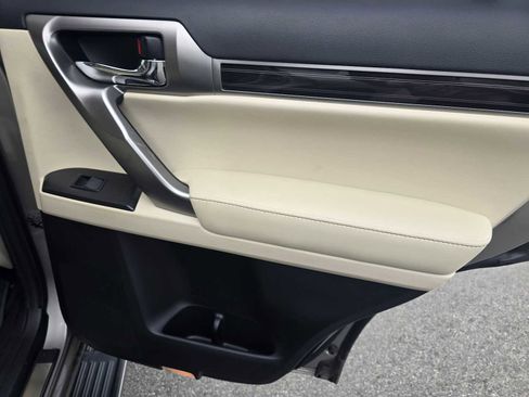 Used 2023 Lexus GX 460 Premium image 13