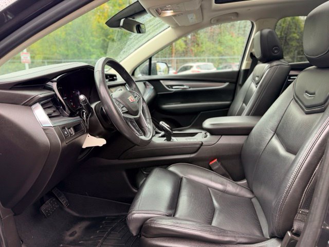 Used 2017 Cadillac XT5 Luxury w/ Driver Awareness Package AWD/4WD image 6