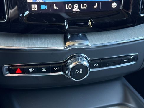 Used 2025 Volvo XC60 B5 Plus image 25