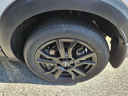 Used 2023 Nissan Kicks SR w/ SR Premium Package FWD image 8
