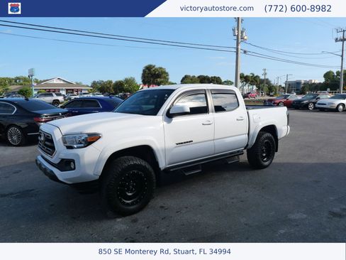 Used 2018 Toyota Tacoma SR5 RWD image 2