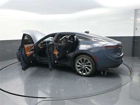 Used 2025 Toyota Crown Limited image 29