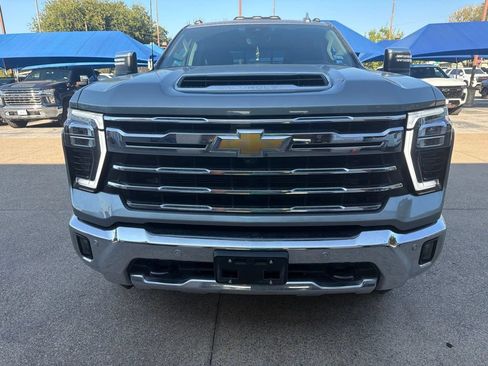 Used 2024 Chevrolet Silverado 2500 LTZ w/ LTZ Convenience Package AWD/4WD image 2