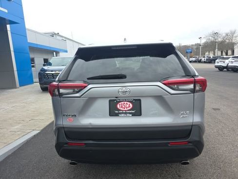 Used 2021 Toyota RAV4 XLE image 3