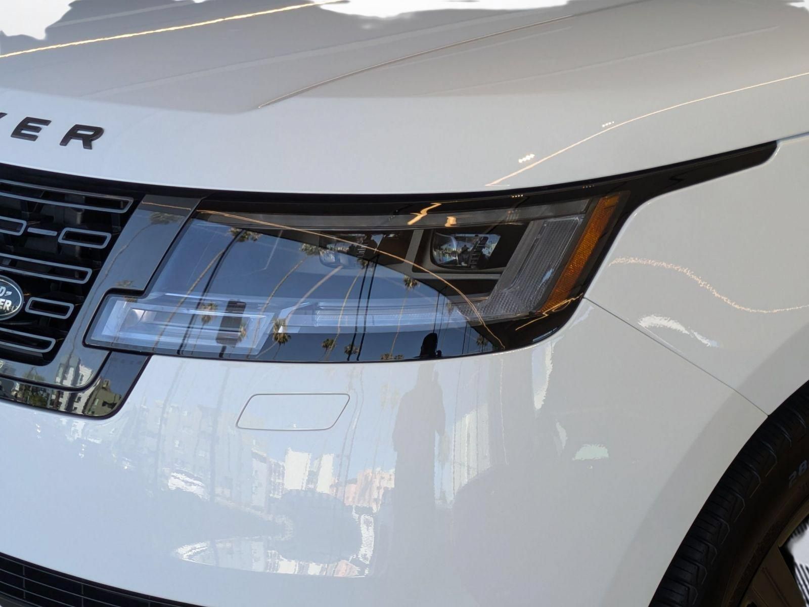 New 2026 Land Rover Range Rover Long Wheelbase SE AWD/4WD image 8