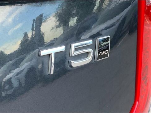 Used 2021 Volvo XC90 T5 Momentum w/ Protection Package Premier image 9